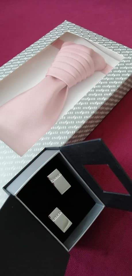 59343083_338645750188558_5564703432792604672_n